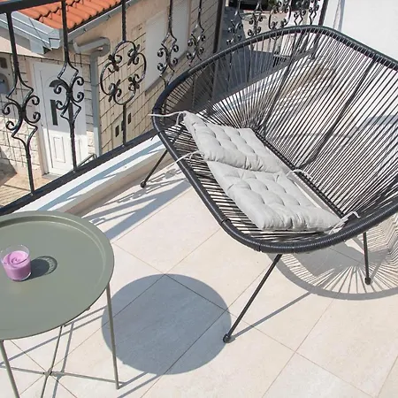 Vanaris Apartment